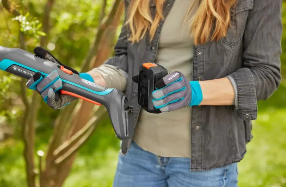 Gardena - troncarami AKU 18V EasyCut 110/18V P4A, 1x batteria 2,0 Ah, caricabatterie 14772-20