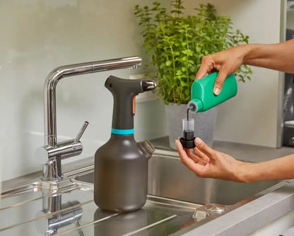 Gardena - Spruzzatore EasyPump, capacità 1 l, alimentato a batteria 11114-20