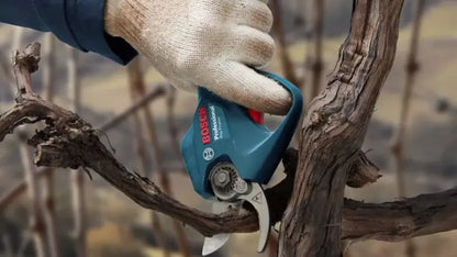 Bosch Attrezzature da giardino - Cesoie a batteria 12V, 2x batterie 3,0 Ah, caricabatterie 06019K1021