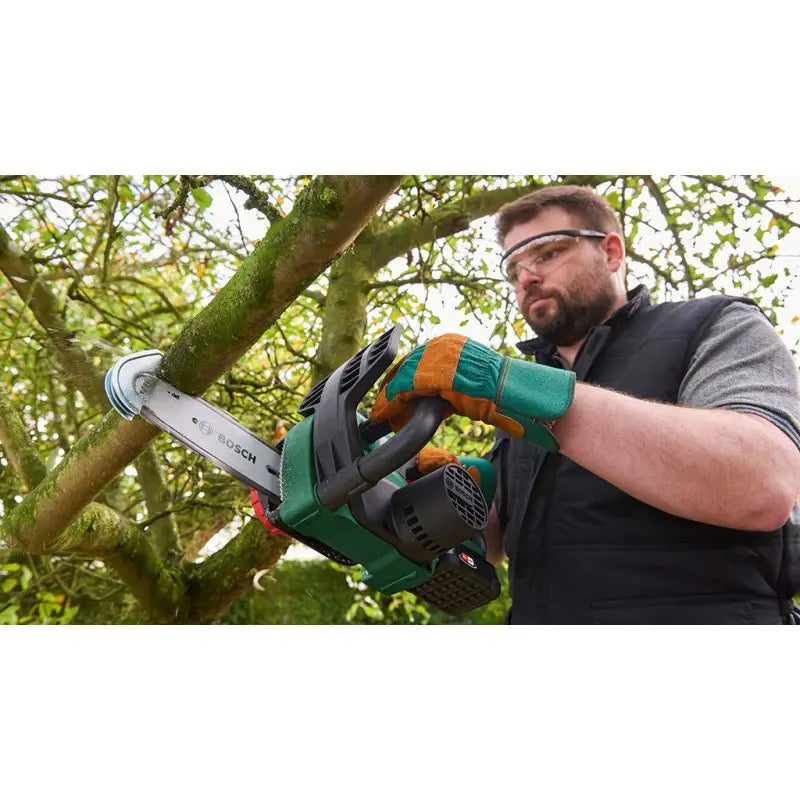 Bosch Attrezzature da giardino - Motosega a batteria 18V 20 cm, 1x batteria 2,5 Ah Li-Ion, caricabatterie 06008B8000