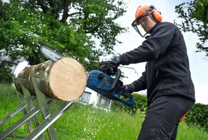 Bosch Motosega a batteria 18V 40 cm, senza batteria e caricabatterie 06008D3000