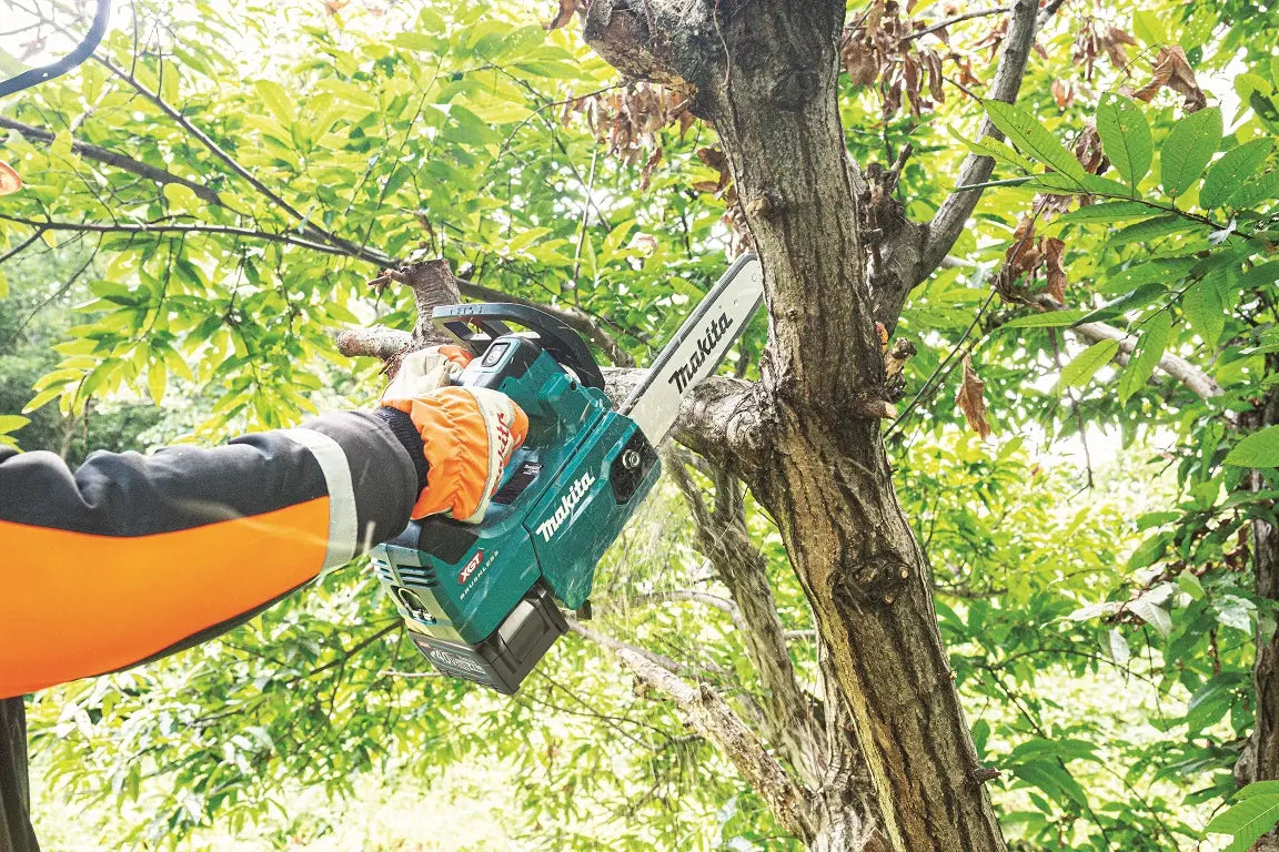 Makita Utensili - Motosega a batteria 40V 25 cm, 1x batteria Li-ion XGT 4,0 Ah, caricabatterie UC002GM102